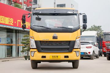 中国重汽HOWO G5X中卡 标载版 220马力 5.75米排半厢式载货车(ZZ5187XXYG451DE1)