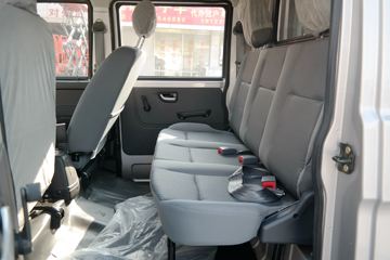 长安跨越王X5 1.5L 112马力 3.035米双排厢式小卡(SC5031XXYFRS52)驾驶室图片