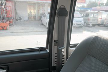 长安跨越王X5 1.5L 112马力 3.035米双排厢式小卡(SC5031XXYFRS52)驾驶室图片