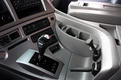 东风商用车 天龙重卡 385马力 6X4 AMT自动挡牵引车(DFL4251A16)