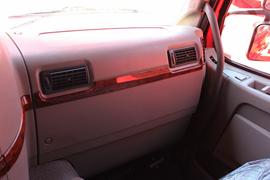 大运&nbsp;牵引车驾驶室                                               图片