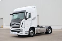 现代商用车 创虎XCIENT重卡 快递版 440马力 4X2 AMT自动挡牵引车