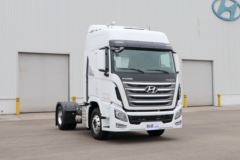 现代商用车 创虎XCIENT重卡 快递版 440马力 4X2 AMT自动挡牵引车