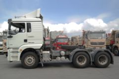 陕汽重卡 德龙新M3000 轻量化北方版 375马力 6X4牵引车(SX4250MB4)