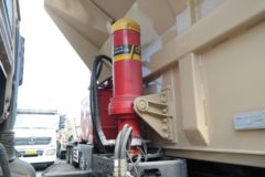 陕汽重卡 德龙新M3000 城建标载版 336马力 8X4 5.8米自卸车(中集牌)(SX3310MB266J)