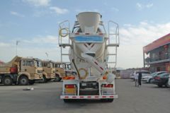 陕汽重卡 德龙新M3000 336马力 8X4 7.49方混凝土搅拌运输车(SX5310GJBMB3062)