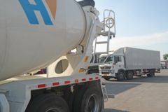 陕汽重卡 德龙新M3000 336马力 8X4 7.49方混凝土搅拌运输车(SX5310GJBMB3062)