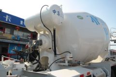 陕汽重卡 德龙新M3000 336马力 8X4 7.49方混凝土搅拌运输车(SX5310GJBMB3062)