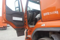 东风柳汽 乘龙H5中卡 270马力 6X2 7.8米仓栅式载货车(LZ5250CCYM5CB)
