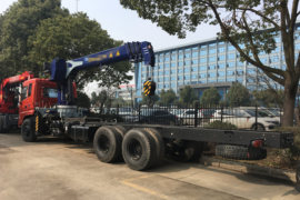 东风新疆底盘&nbsp;随车吊外观图片