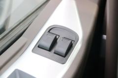 东风柳汽 乘龙H5中卡 240马力 6X2 8.6米厢式载货车(440后桥)(LZ5251XXYM3CB)