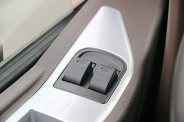 �������� �³���M3�п� 200���� 4X2 9.8����ʽ�ػ���ͼƬ
