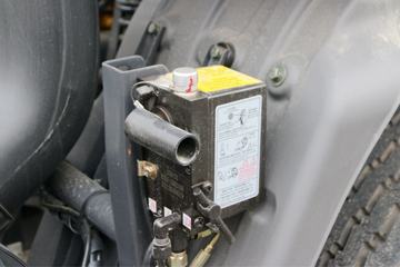 �������� �³���M3�п� 200���� 4X2 9.8����ʽ�ػ���ͼƬ