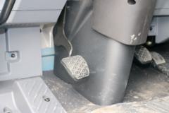 青岛解放 龙V中卡 180马力 4X2 6.2米仓栅式载货车(CA5181CCYPK2E5A80)