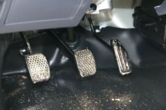 金杯 T32 1.5L 109马力 汽油 2.51米双排栏板微卡(SY1020LC6AA)