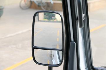 ���� ��ʮ��600P 130���� 4X2 3.07��˫����ʽ���㳵(˳����)(SZP5040TSCQL4)ͼƬ