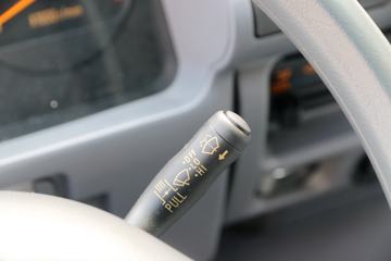 ���� ��ʮ��600P 130���� 4X2 3.07��˫����ʽ���㳵(˳����)(SZP5040TSCQL4)ͼƬ