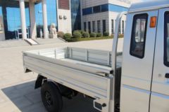 时风 风菱D版 2.55T 2.6米单排纯电动四轮栏板微卡