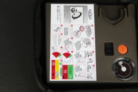 申龙&nbsp;电动封闭厢货驾驶室图片