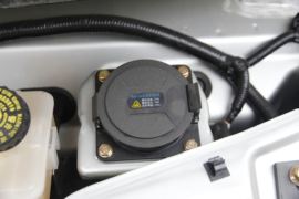 申龙&nbsp;电动封闭厢货底盘图片