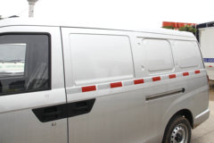 申龙客车 2.6T 4.43米纯电动封闭货车(续航256km)40.7kWh