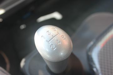 һ������ ��ž���1ϵ 87���� 4X2 2.76����ж��(��ɲ)(CA3040K11L1RE5J)ͼƬ