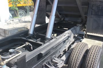 һ������ ��ž���1ϵ 87���� 4X2 2.76����ж��(��ɲ)(CA3040K11L1RE5J)ͼƬ