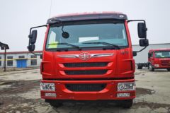 青岛解放 龙V中卡 220马力 4X2 6.75米仓栅式载货车(国六)(CA5180CCYPK15L2E6A80)