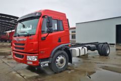 青岛解放 龙V中卡 220马力 4X2 6.75米仓栅式载货车(国六)(CA5180CCYPK15L2E6A80)