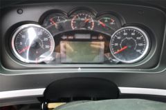 青岛解放 龙V中卡 220马力 4X2 6.75米仓栅式载货车(国六)(CA5180CCYPK15L2E6A80)