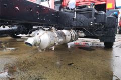 青岛解放 龙V中卡 220马力 4X2 6.75米仓栅式载货车(国六)(CA5180CCYPK15L2E6A80)