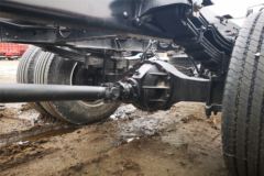 青岛解放 龙V中卡 220马力 4X2 6.75米仓栅式载货车(国六)(CA5180CCYPK15L2E6A80)