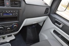 田野EV260&nbsp;电动封闭厢货驾驶室图片