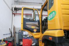 中国重汽 豪瀚J5G 340马力 8X4 5.6米AMT自动挡自卸车(ZZ3315N2863E1)