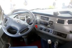 上汽红岩 杰狮重卡 400马力 6X4牵引车(高顶双卧)(CQ4255HTVG324V)