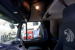 上汽红岩 杰狮重卡 400马力 6X4牵引车(高顶双卧)(CQ4255HTVG324V)