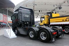 上汽红岩 杰狮重卡 400马力 6X4牵引车(高顶双卧)(CQ4255HTVG324V)