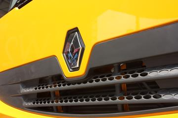 雷诺Kerax&nbsp;自卸车外观                                                图片