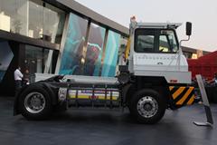 中国重汽 HOVA重卡 266马力 4X2 LNG牵引车(ZZ5371VDMC32100)