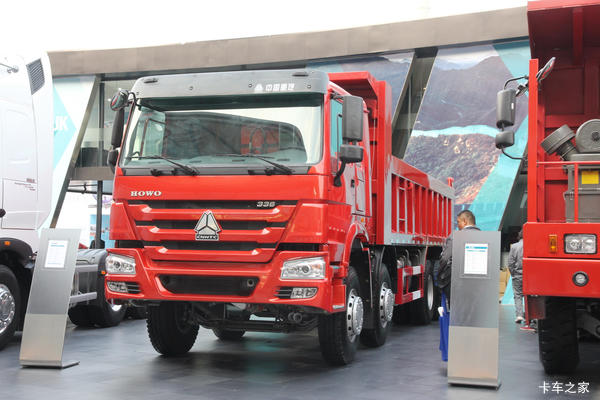 中国重汽 HOWO重卡 380马力 8X4 8米自卸车(ZZ3317N4267E1)