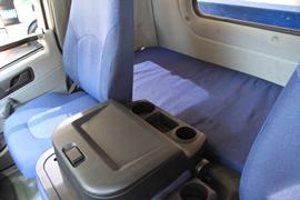 骏威J5K&nbsp;垃圾运输车驾驶室图片