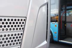 一汽解放 J6L中卡 140马力 4X2 4.5米混合动力商用车底盘(CA1123P9N1)