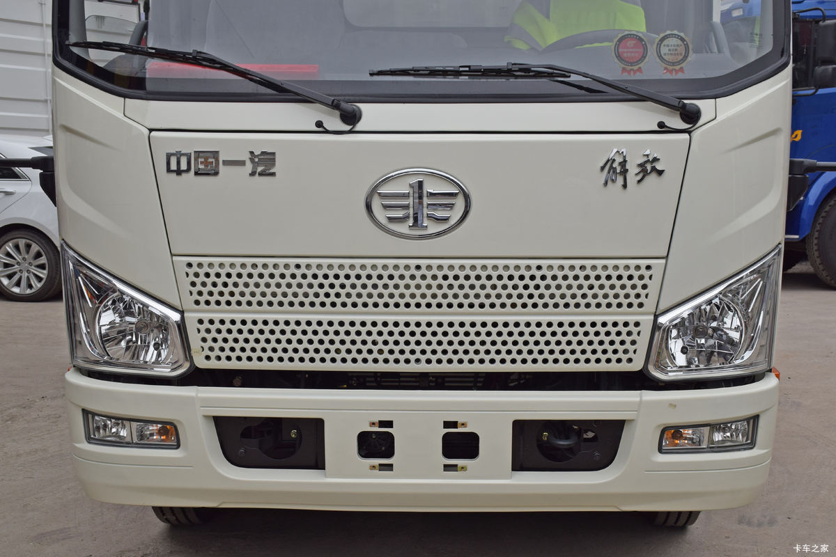 【图】解放 J6F 150马力 3.85米排半厢式轻卡(CA2045XXYP40K2L1T5E5A84)_实拍图片_743579_卡车之家