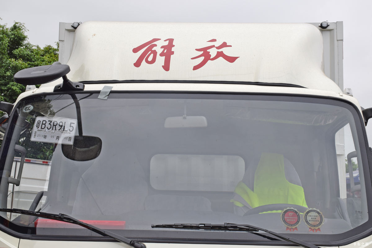 【图】解放 J6F 150马力 3.85米排半厢式轻卡(CA2045XXYP40K2L1T5E5A84)_实拍图片_743579_卡车之家