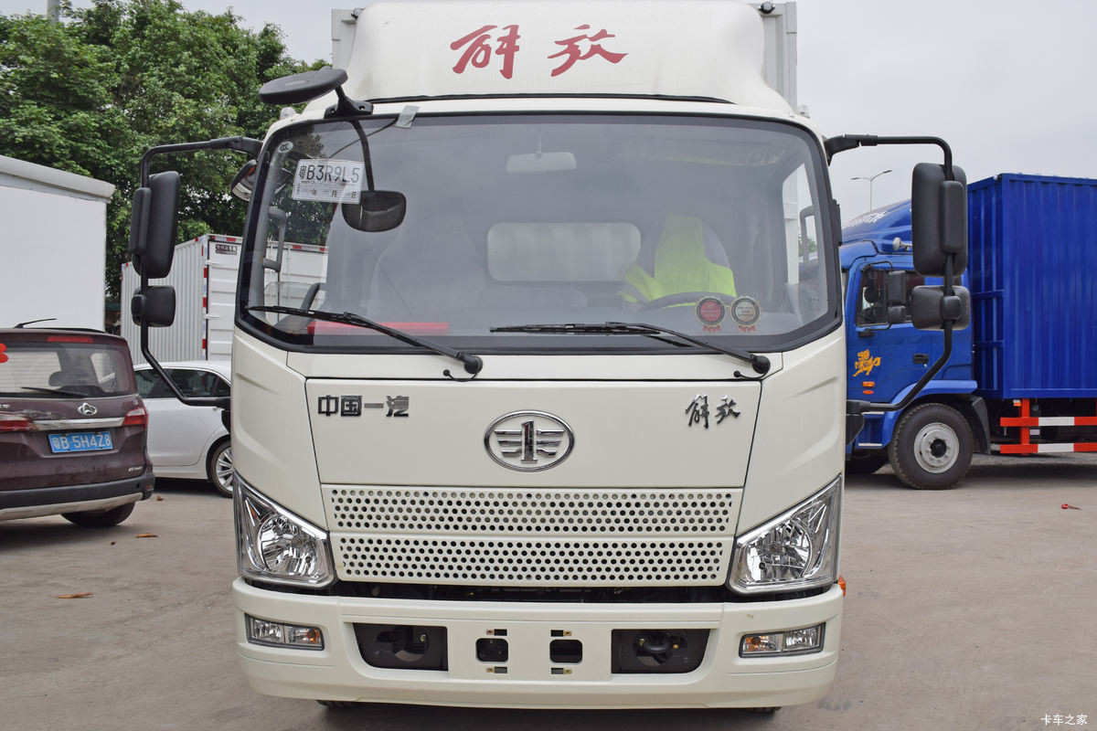 【图】解放 J6F 150马力 3.85米排半厢式轻卡(CA2045XXYP40K2L1T5E5A84)_实拍图片_743579_卡车之家
