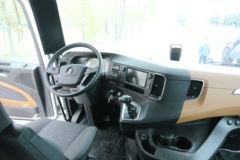 陕汽重卡 德龙X6000 430马力 4X2 AT自动挡牵引车(SX4180GC1)