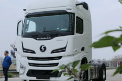 陕汽重卡 德龙X6000 430马力 4X2 AT自动挡牵引车(SX4180GC1)
