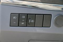 金杯 T32 1.3L 82马力 汽油 2.45米双排厢式微卡(SY5020XXY-LC5AA)