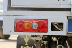 金杯 T32 1.3L 82马力 汽油 2.45米双排厢式微卡(SY5020XXY-LC5AA)