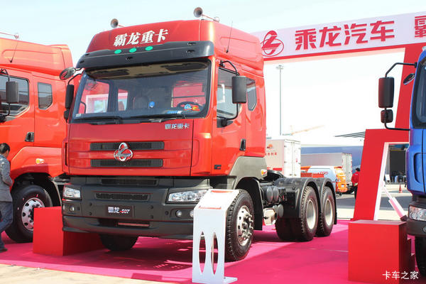 东风柳汽 乘龙M5重卡 350马力 6X4牵引车